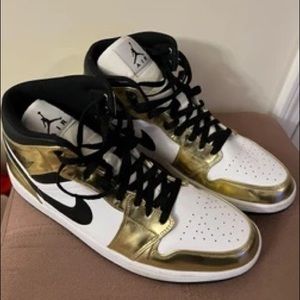 Air Jordan 1 Mid Se Metallic Gold Sneaker